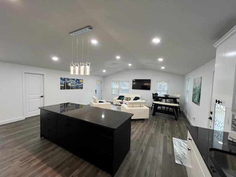 Modern Home At Colonial College Park Atlanta Eksteriør billede